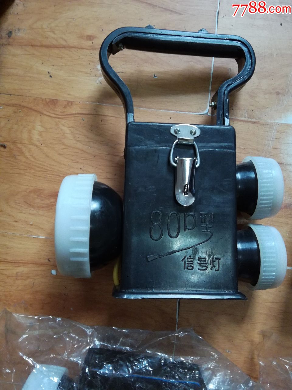 80a型老铁路信号灯看好没有电池都测试过了好使回去接电池就用1