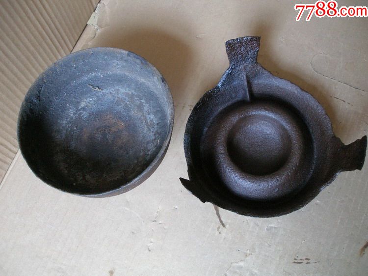 铁制三足凸底盖锅(古董古玩民俗老货怀旧收藏/铁锅)