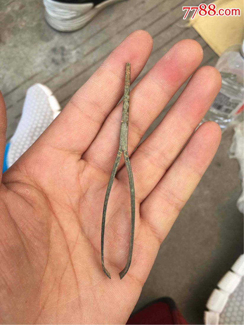 青铜镊子