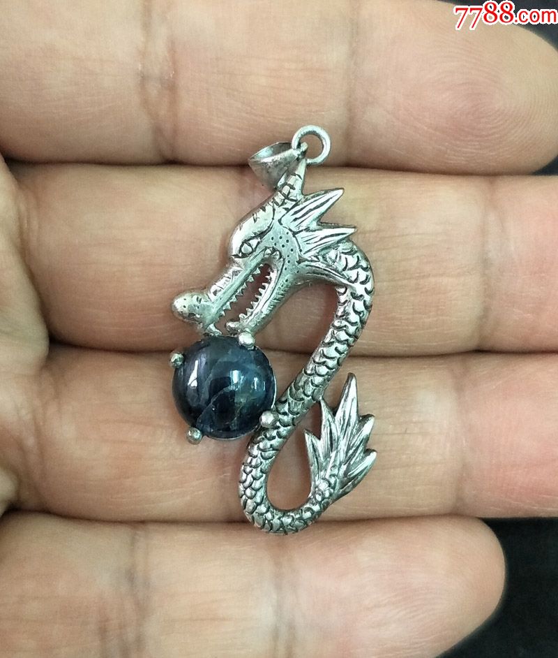 5-1银嵌蓝宝石龙挂坠