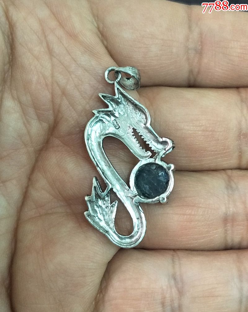5-1银嵌蓝宝石龙挂坠