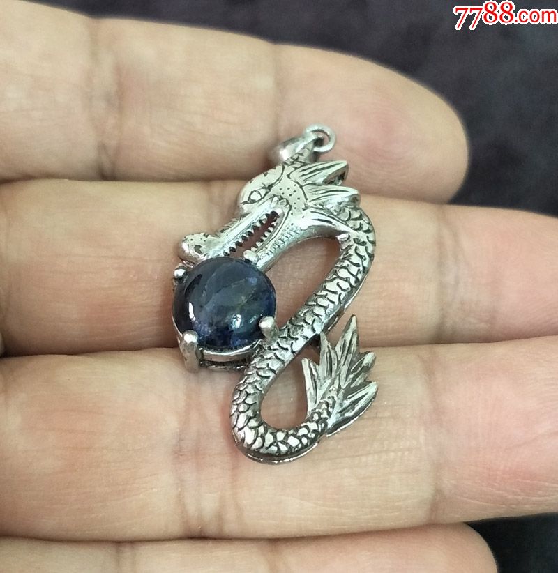 5-1银嵌蓝宝石龙挂坠