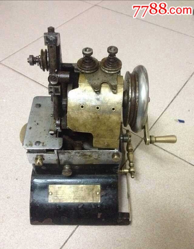 清末手摇锁边机