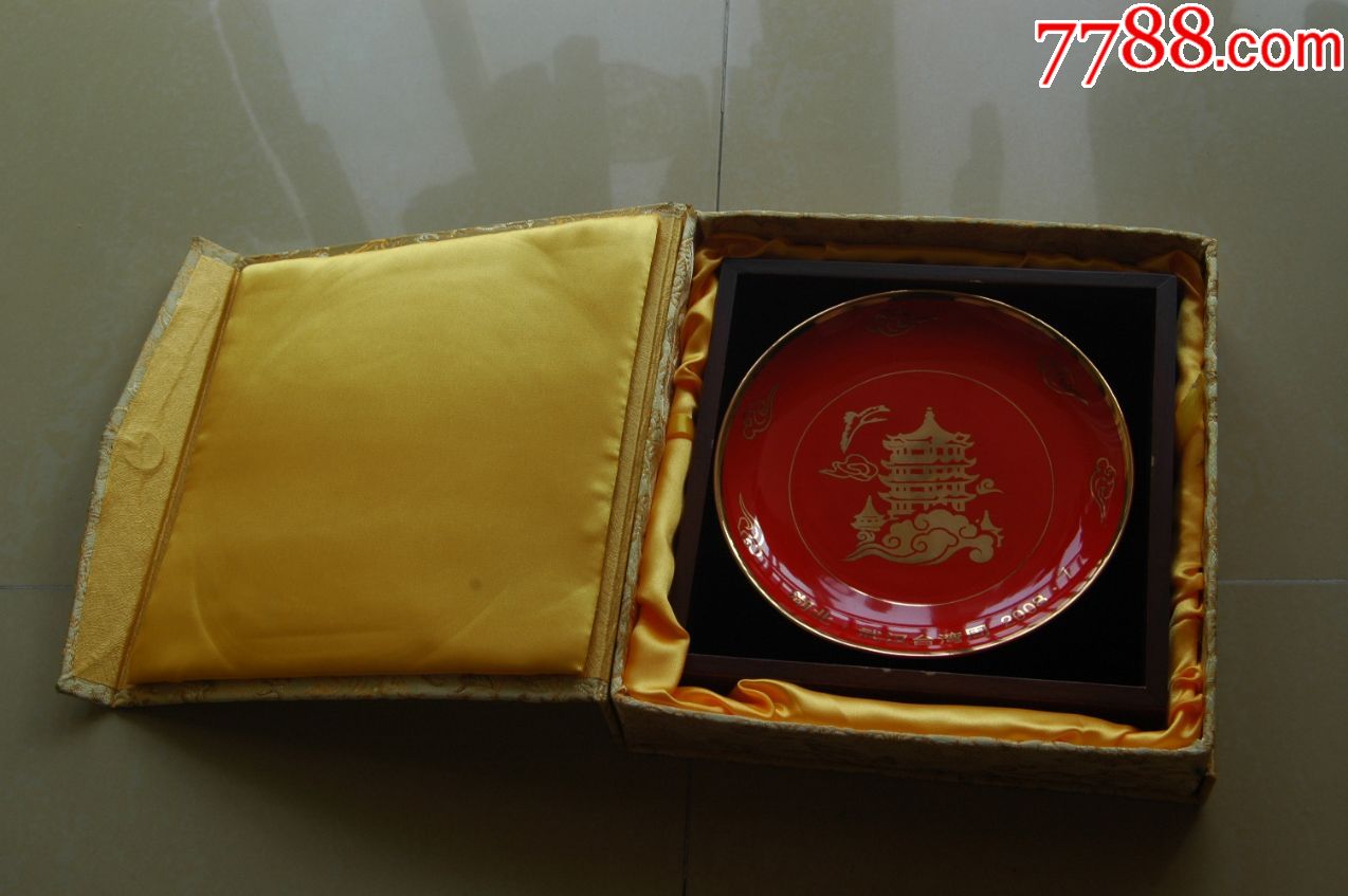 7)纪念盘(大红绘金盘)
