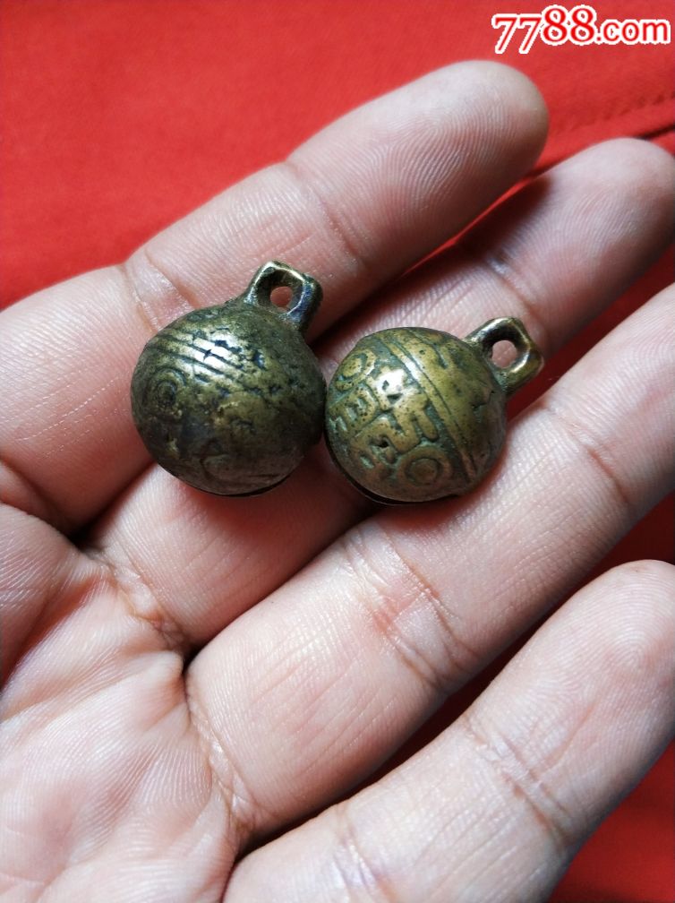 铜铃两个