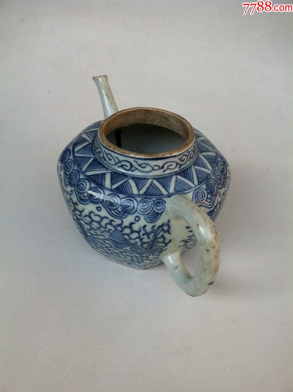 【细路】清代乾隆青花缠枝纹海水纹八角形茶壶