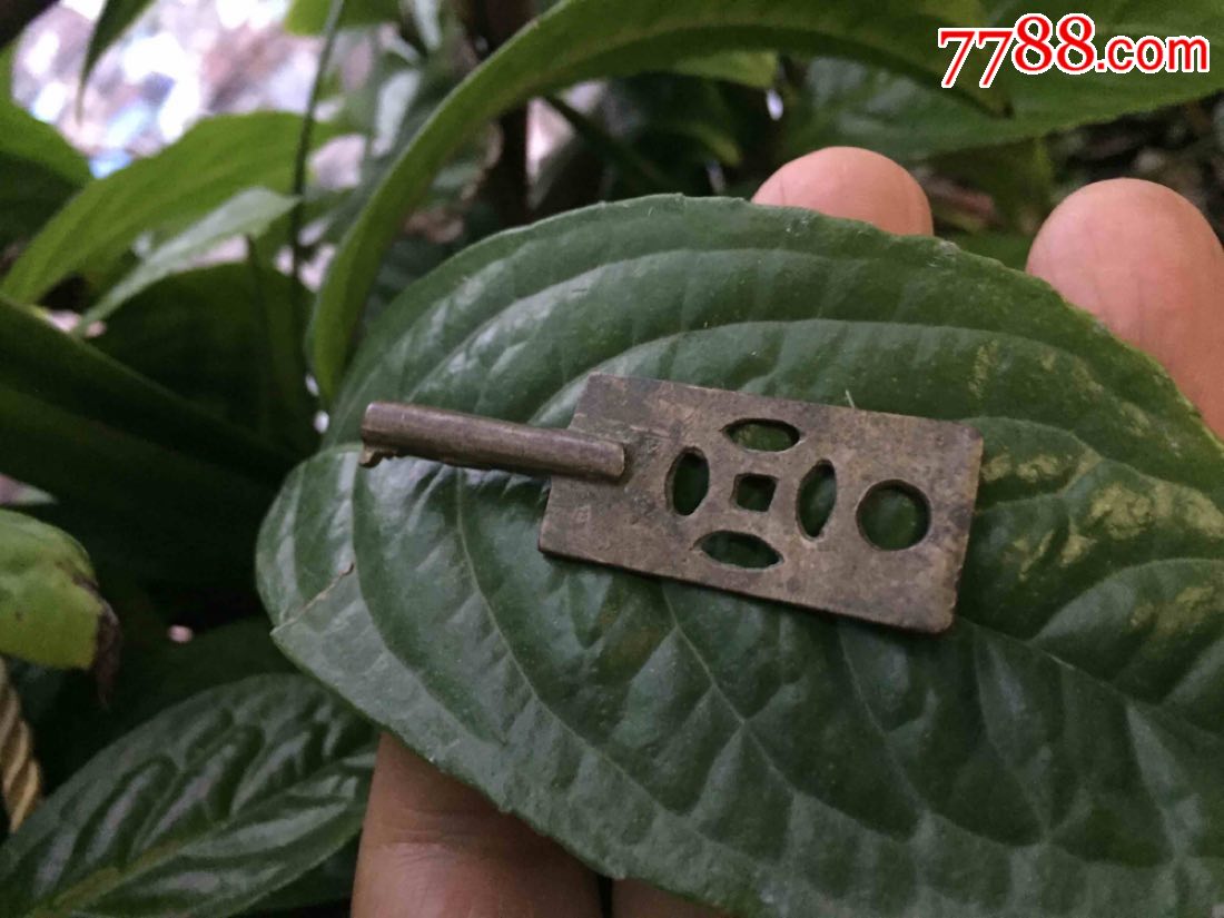 金钱图手柄圆型空心铜钥匙