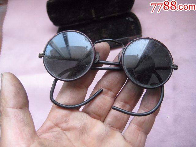 一付带镜盒民国有钱人用的老墨镜