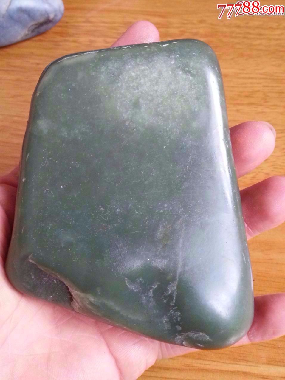 【正宗和田青玉籽料一个强光照射.透闪很深】【.肉质细腻.质量保证.