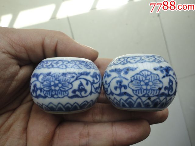 五六十年代纯手绘青花花卉纹手绘鸟食罐一对手绘鸟食罐