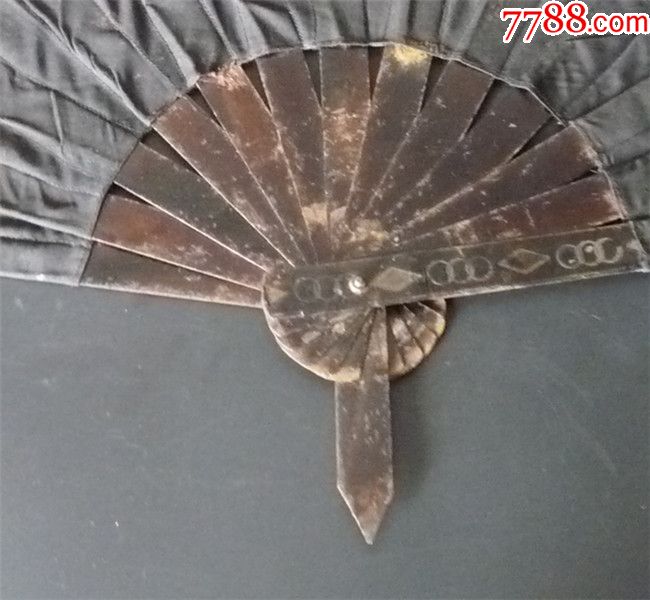 滚动鼠标滚轴,图片即可轻松放大,缩小