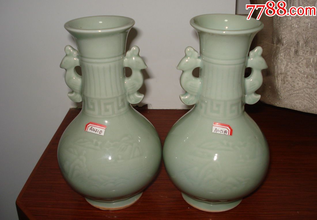 70年代龙泉窖精致瓶一对(a1251)_青白瓷/影青瓷_第1张_7788瓷器