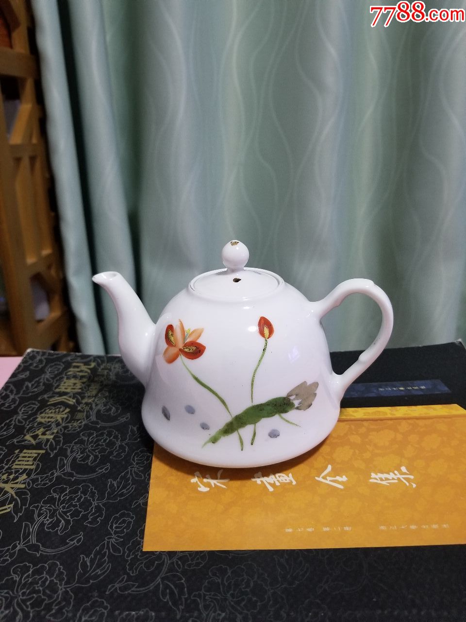 彩绘荷花小茶壶