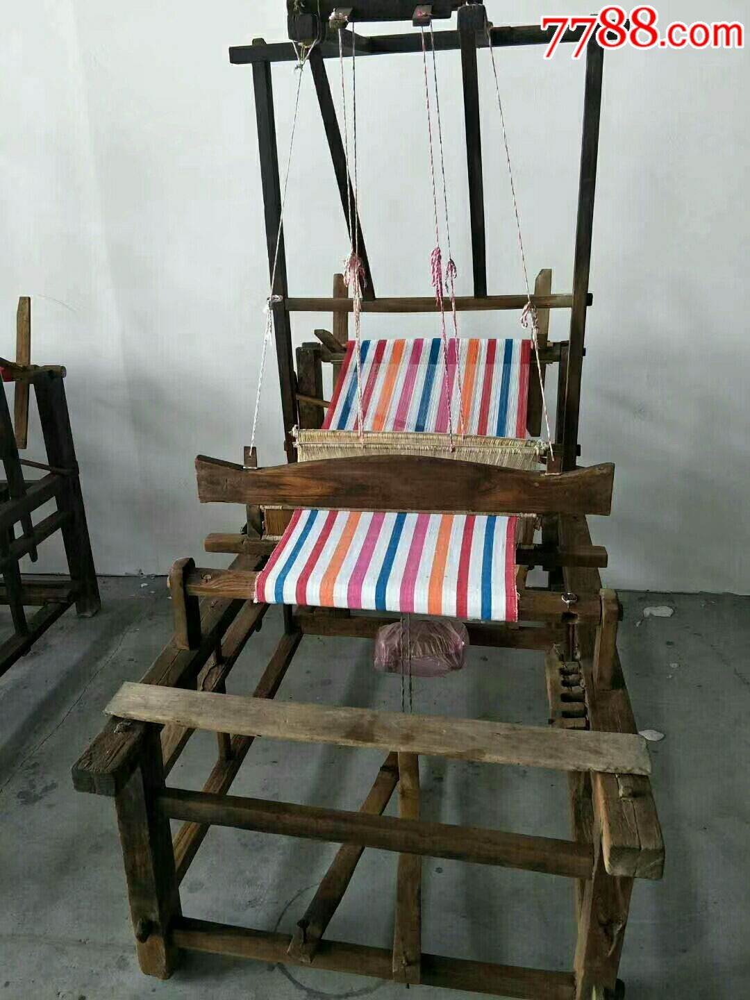 老织布机完整能正常使用