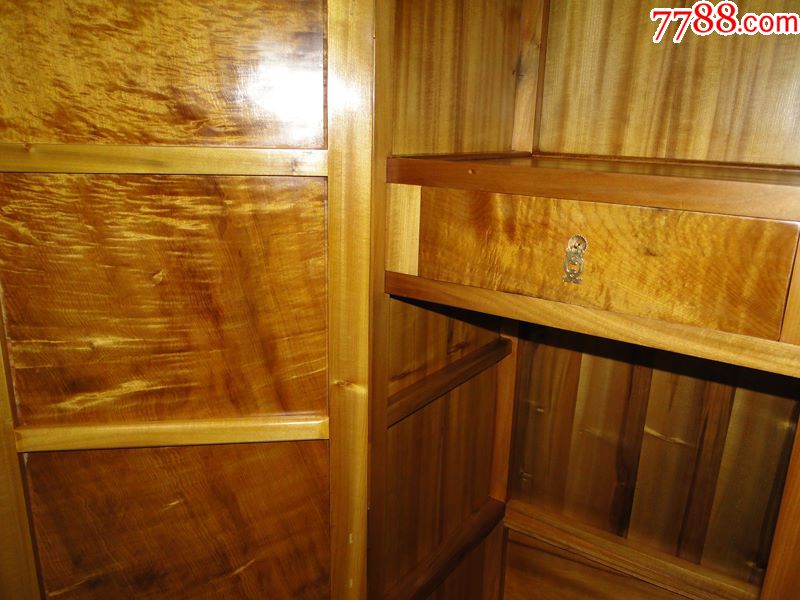 金丝楠水波纹四平顶箱柜