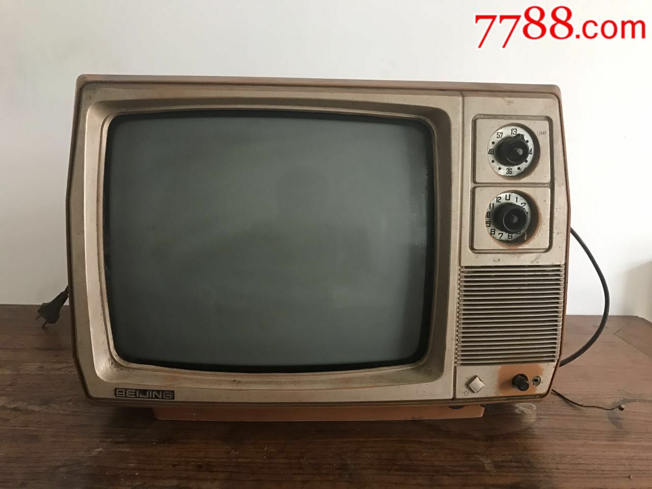 老北京牌黑白电视机