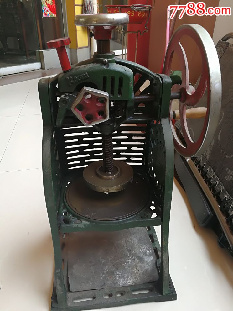 早期:长实牌,手摇式铸铁刨冰机