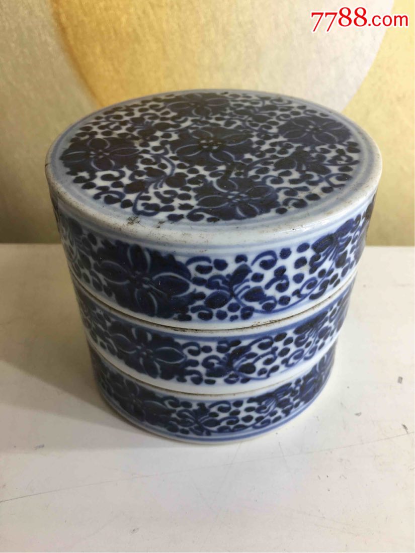 清代乾隆青花瓷盒