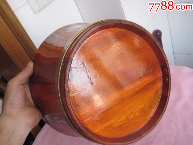 有钱人家做嫁妆用的手柄带绘画的小木盆