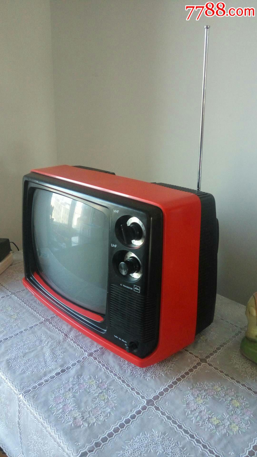 日本东芝12寸黑白电视机