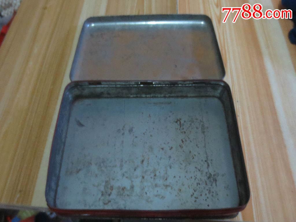 文革工农兵食品厂铁皮糖盒子