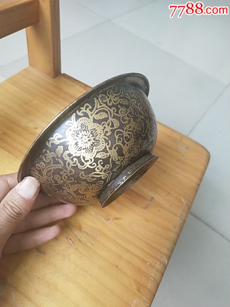 乾隆年制花卉黄铜碗