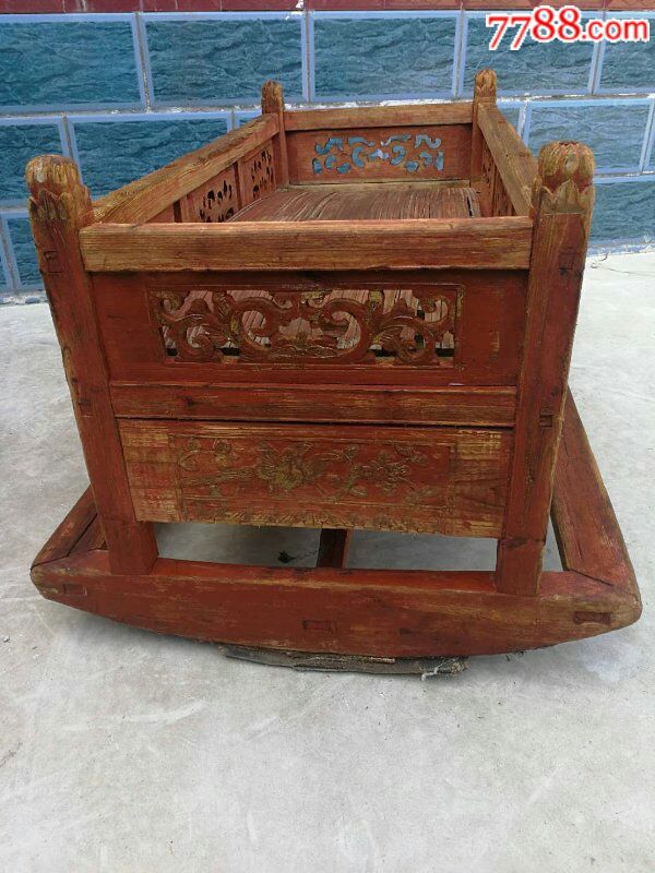 民国时期小摇床品相一流.