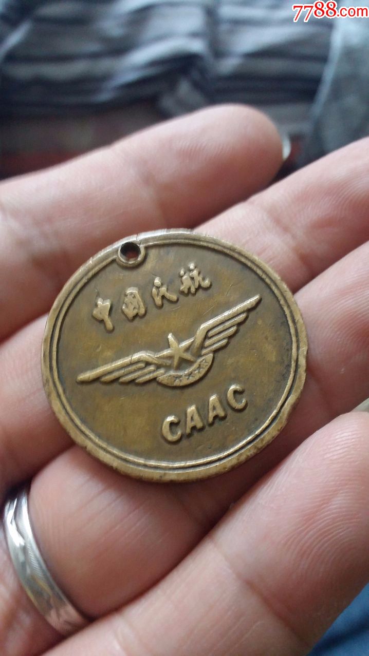 点评点评:0浏览量:备注:中国民航,龙凤少见,包挂号简介:航空飞机徽章