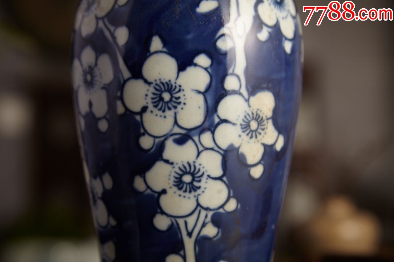 青花瓷梅花瓶