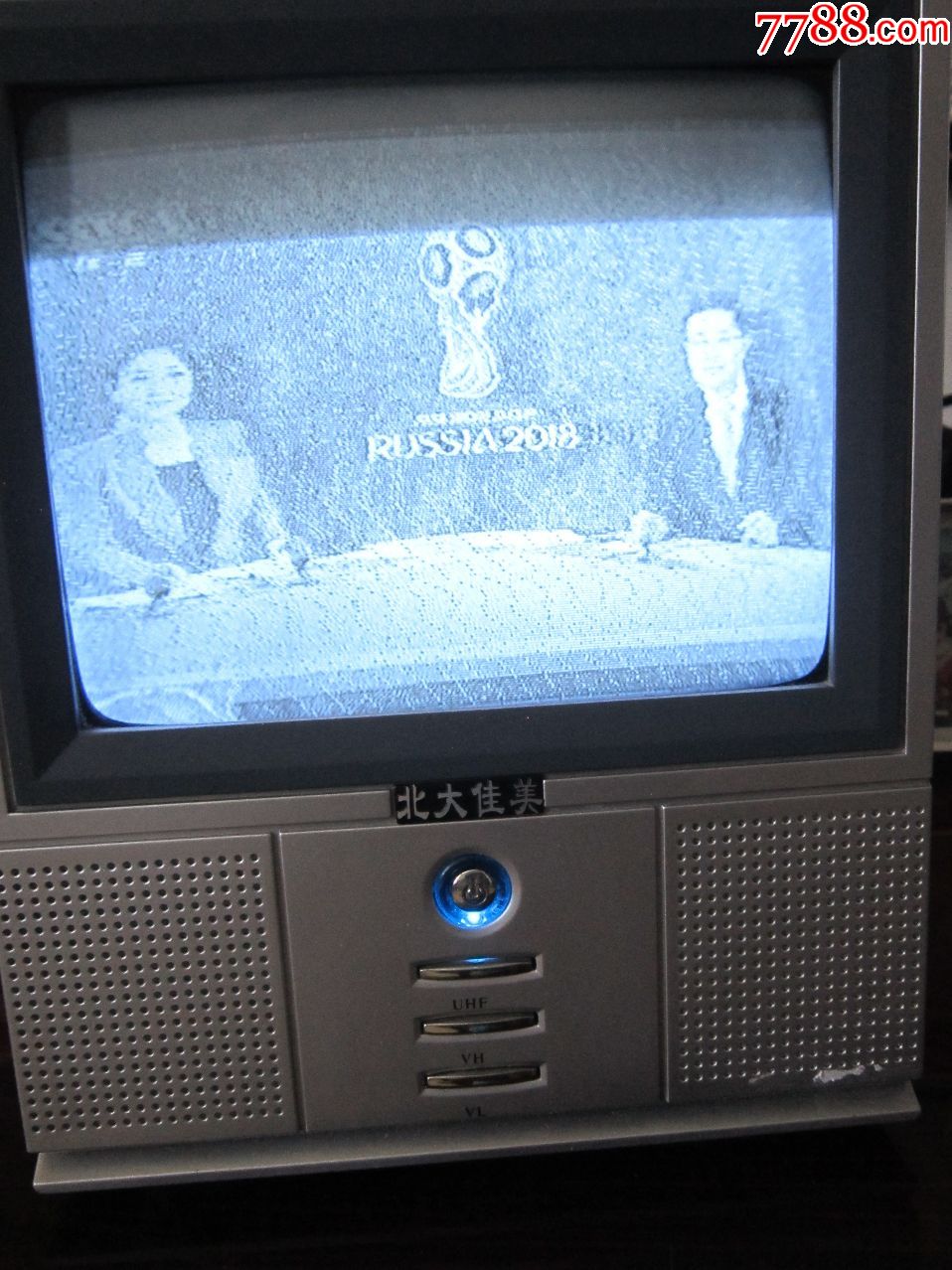 黑白小型电视机