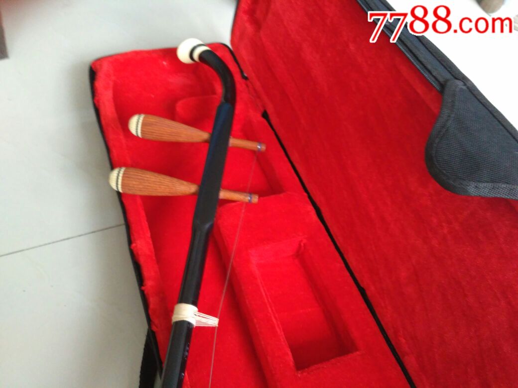 编号q03,敦煌牌正品精制色木蟒皮二胡,型号01a,有标识卡