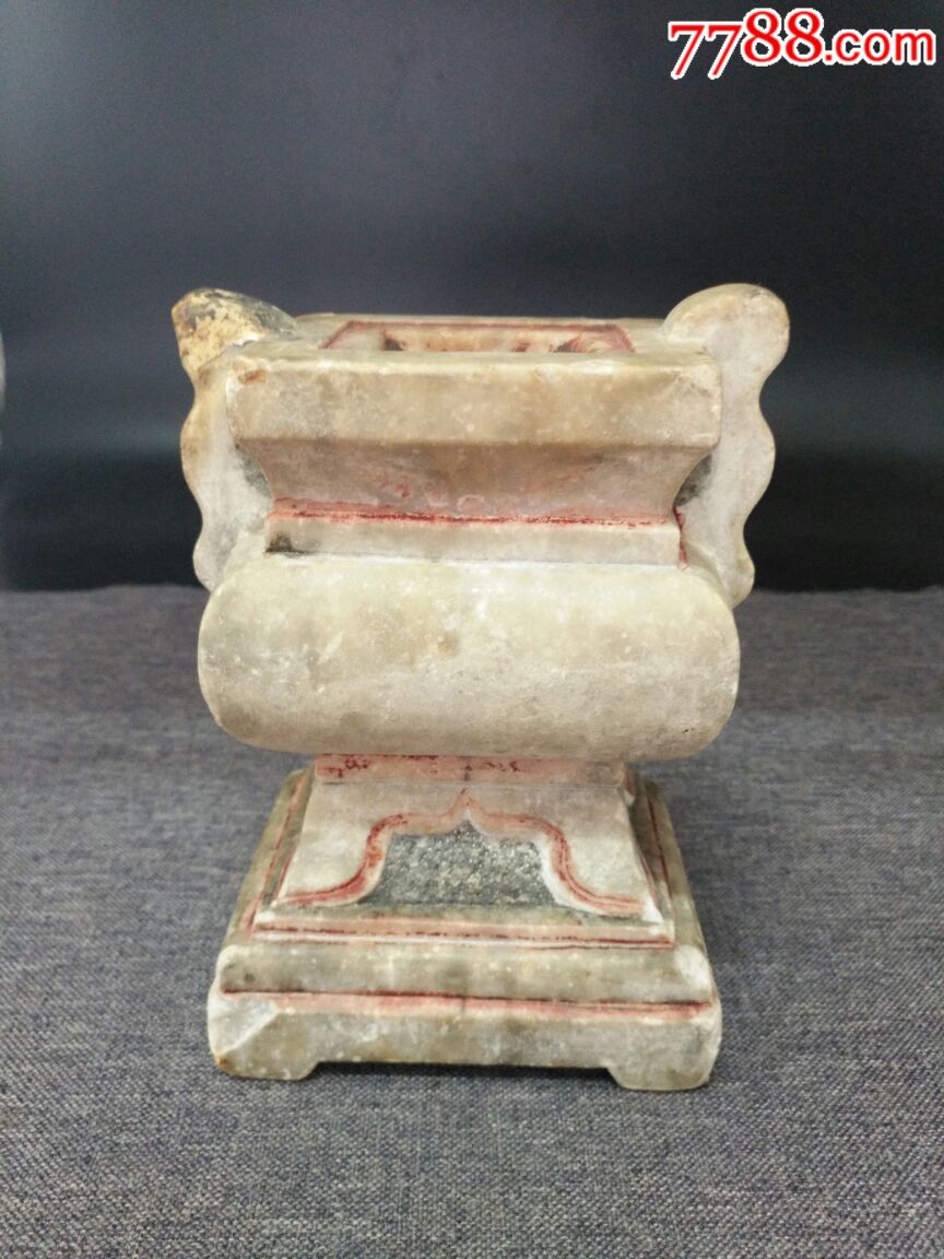 民国汉白石雕鼎式方香炉.高16.2厘米,宽11厘米,厚8.5厘米.一耳小伤.