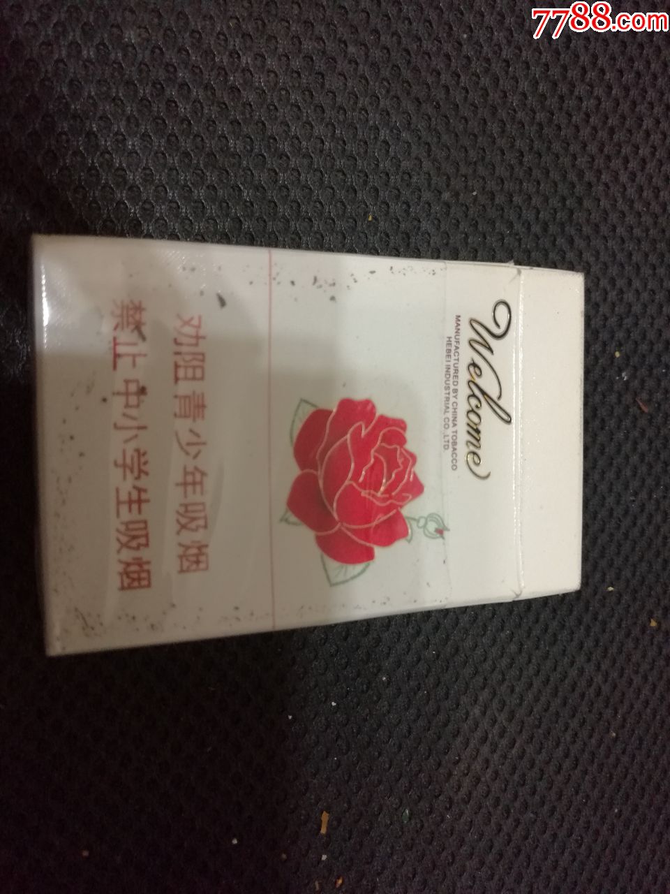 烟盒上有朵花的烟图片图片