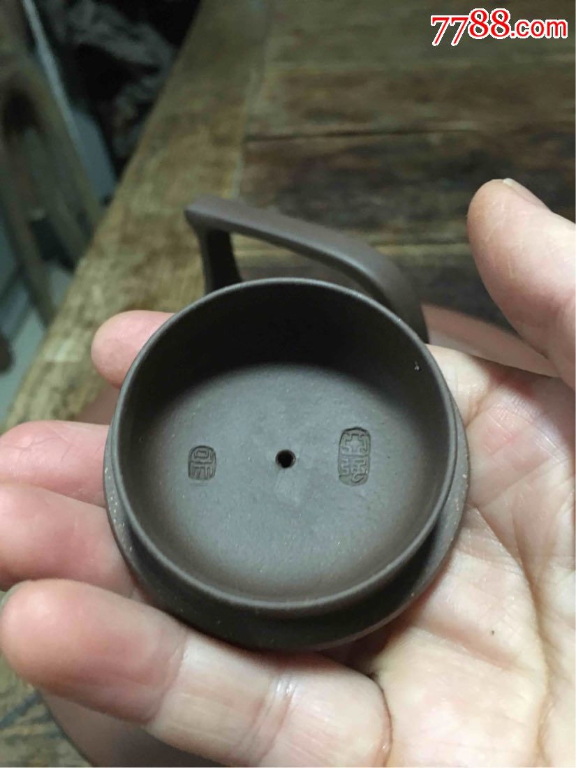 宜兴紫砂吴亚强工艺美术师制的(曼生十八式)150cc提梁壶