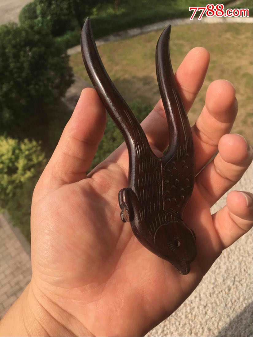 做功精良的红木鸟形女红木夹子