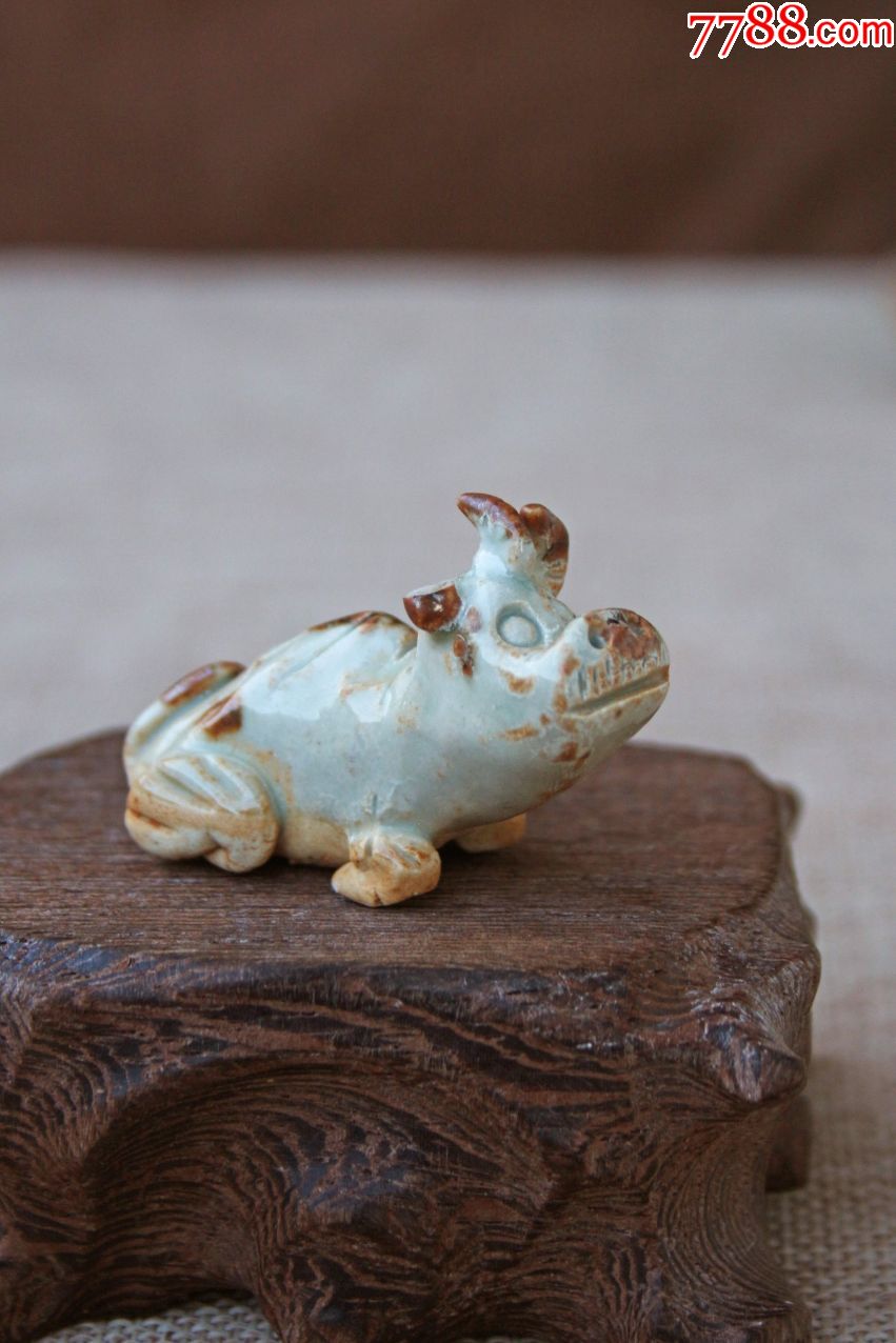 南宋湖田窑点褐彩犀牛望月雕塑