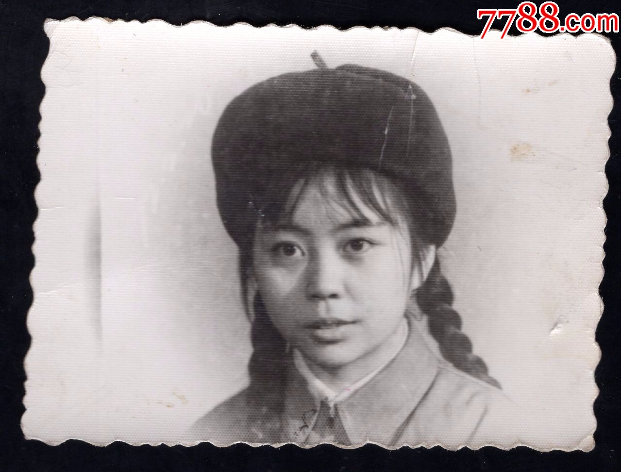 70年代大辫子美女老照片1张(尺寸约6*8厘米)