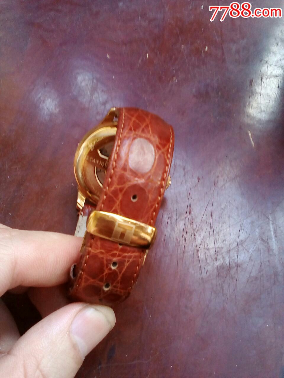 公价4000左右的新款玫瑰金天梭日历男表