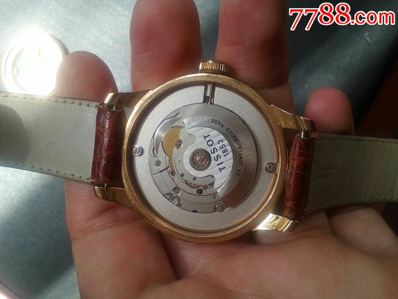 公价4000左右的新款玫瑰金天梭日历男表