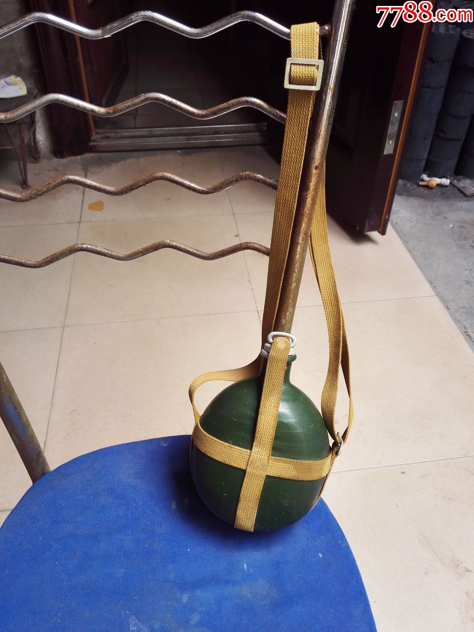 美品55式墨绿色老木塞水壶