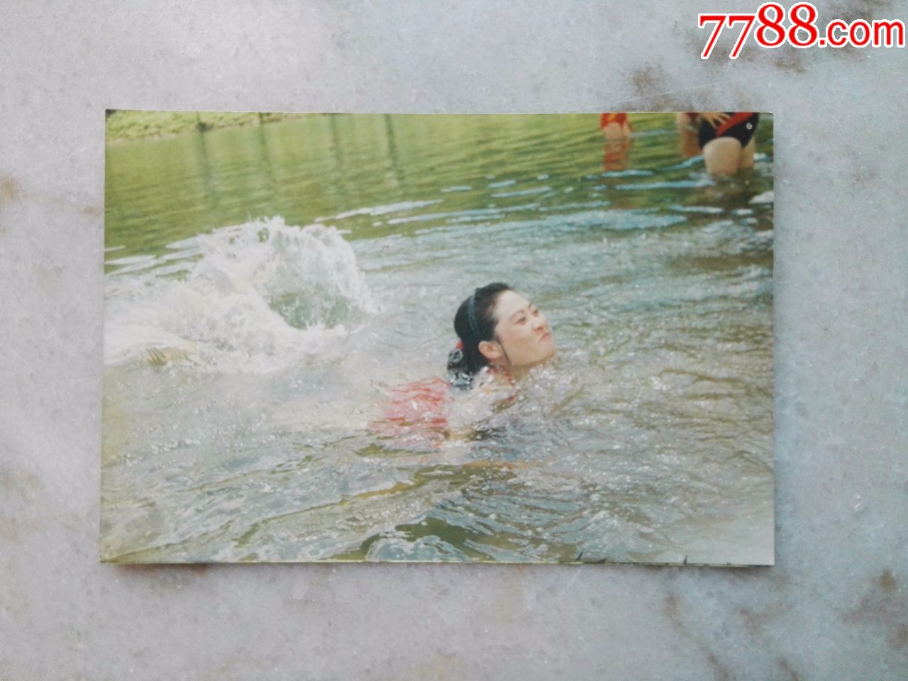 美女游泳早期老彩照