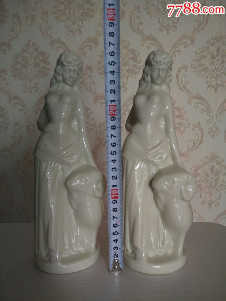 苏联人物瓷像一对