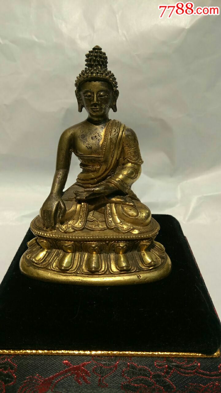 清早期鎏金佛像