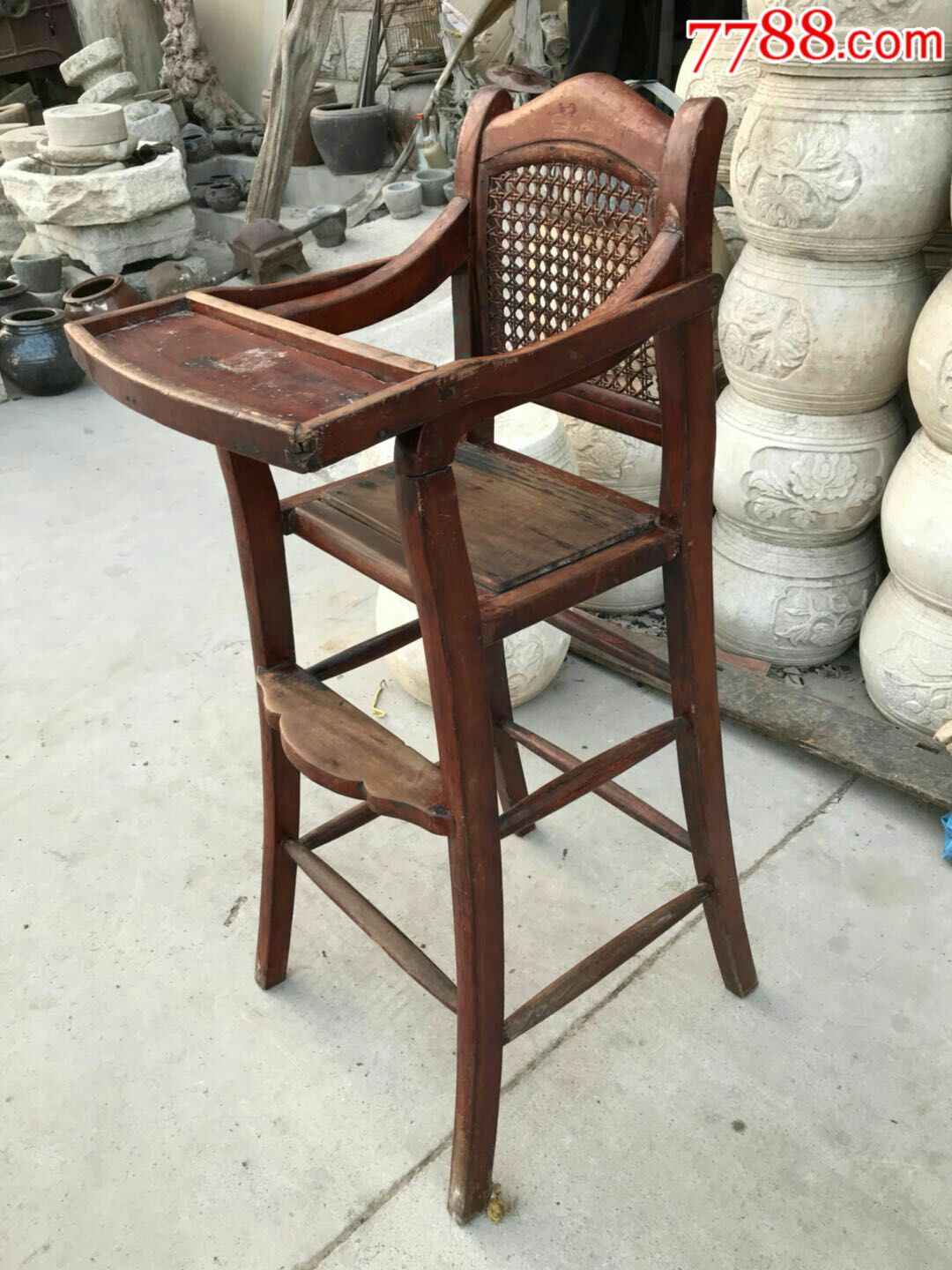 民国时期大户人家用的楠木儿童座椅一个.做工精细.包浆浑厚.保存完整.