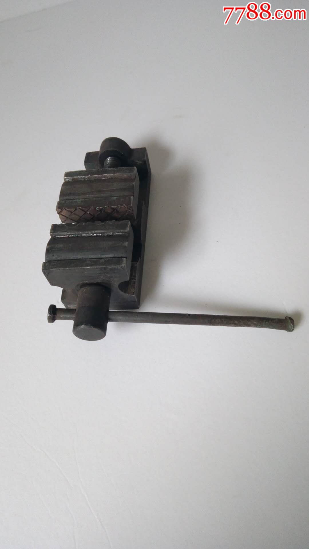 七八十年代小型机械铁制台钳子