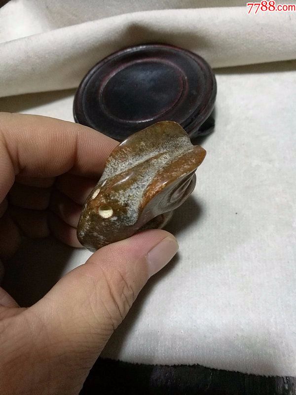 稀少独特的老和田玉c龙手件挂件