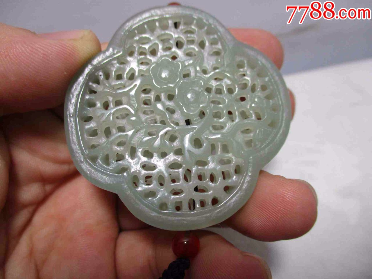 以前收到和田玉香囊