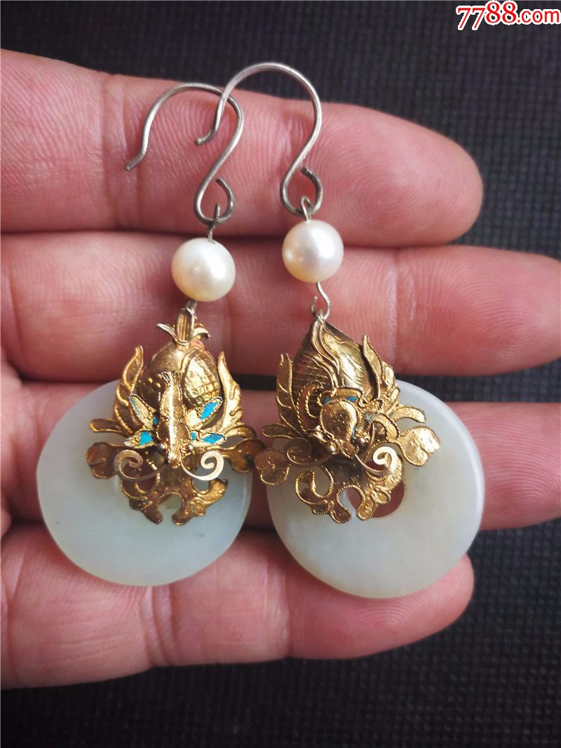 精美清代老银鎏金点翠和田玉耳环一对