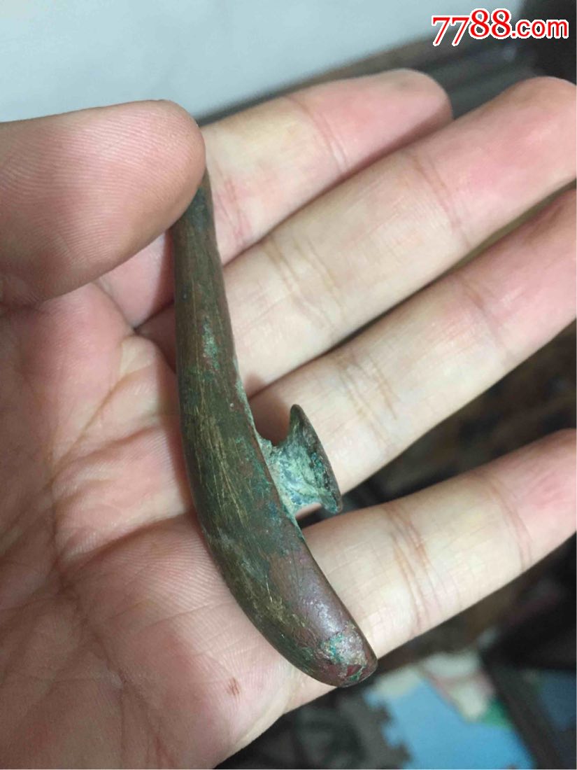 出土镀金青铜带钩一个