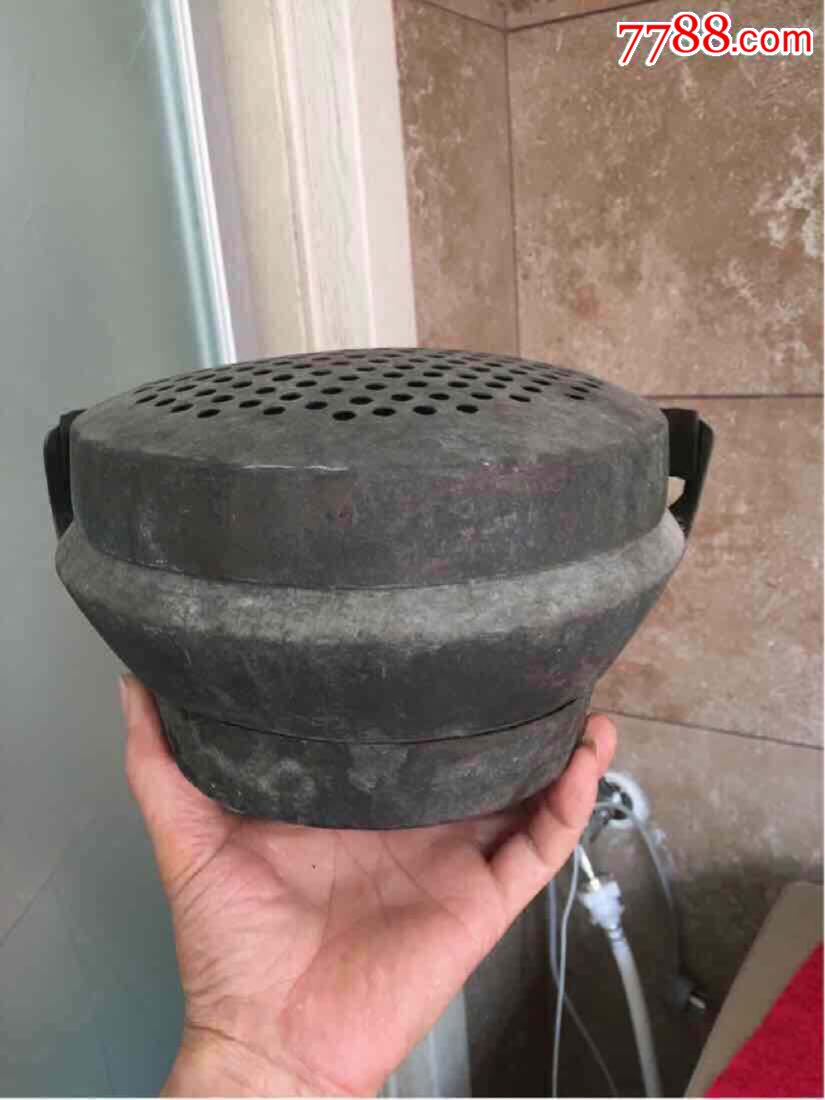 手捧铜暖炉